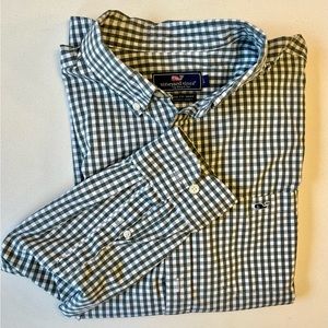 Vineyard Vines Men’s long sleeve button down, size men’s Large.
